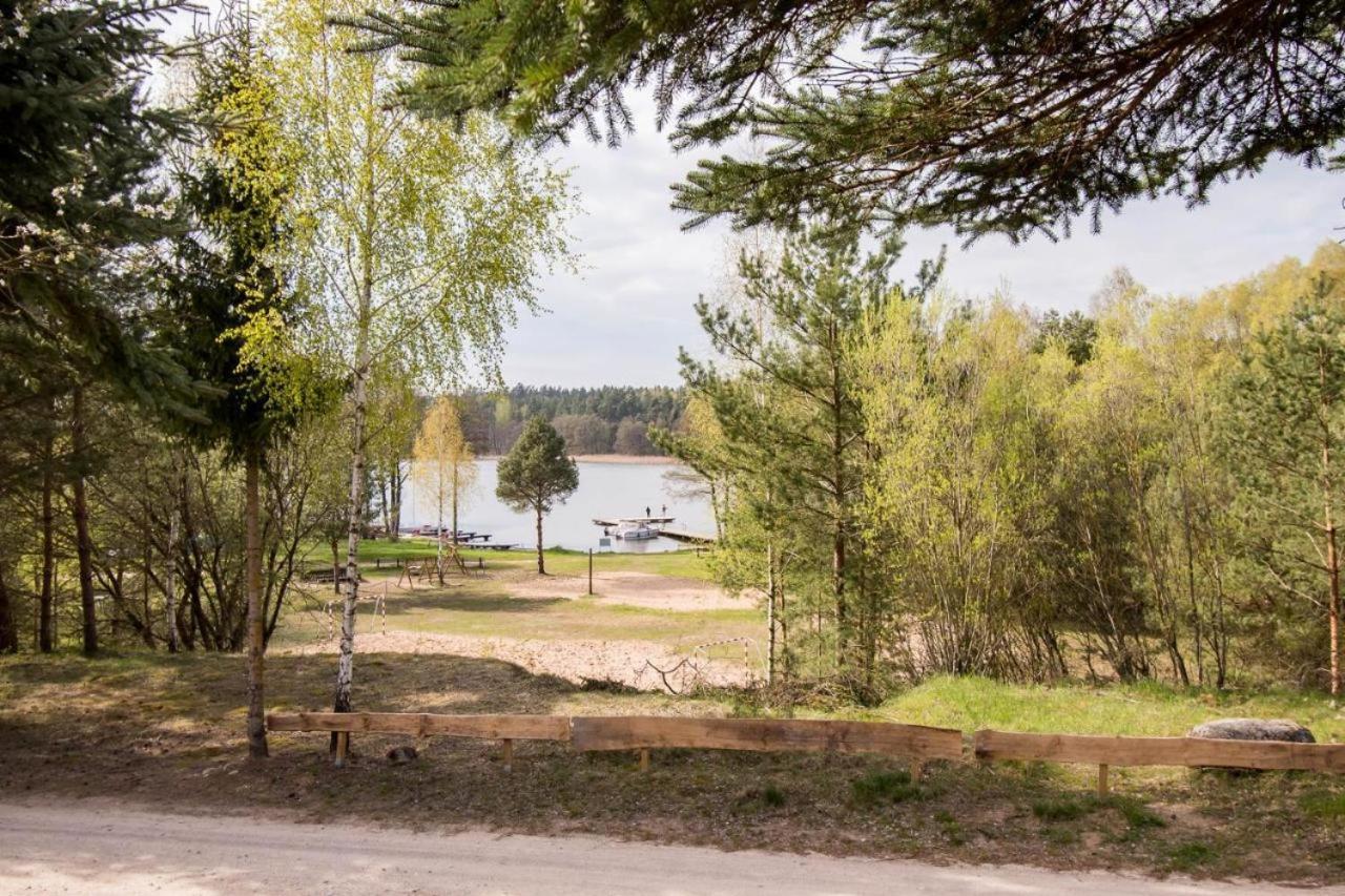Dom Nad Jeziorem Tajty Giżycko Esterno foto