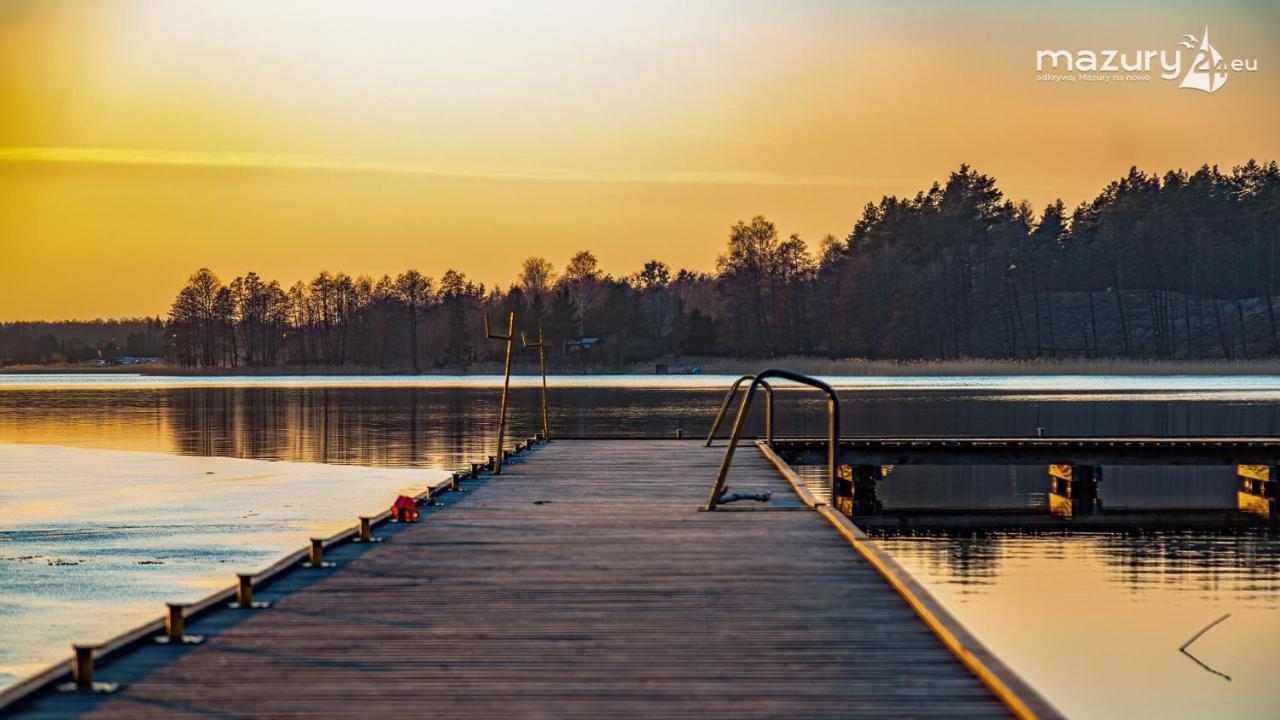 Dom Nad Jeziorem Tajty Giżycko Esterno foto